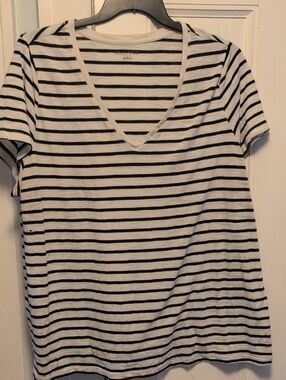 Ava & Viv Black and White Striped V-Neck Tee 3X